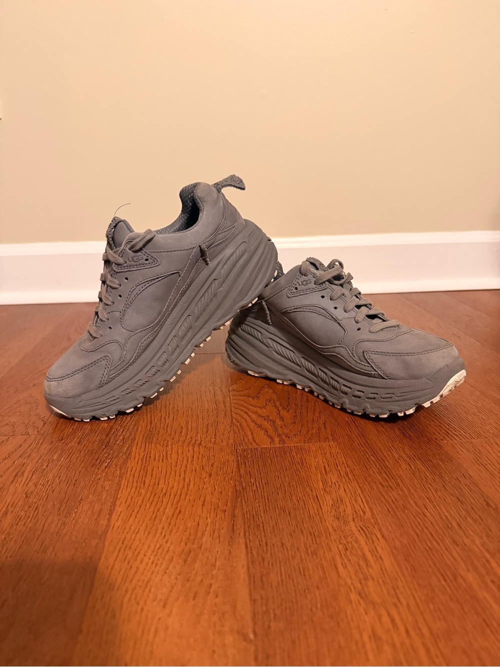 UGG CA805 Ice Grey Nubuck Leather Chunky Platform Sneakers Men 6 / Women 7.5